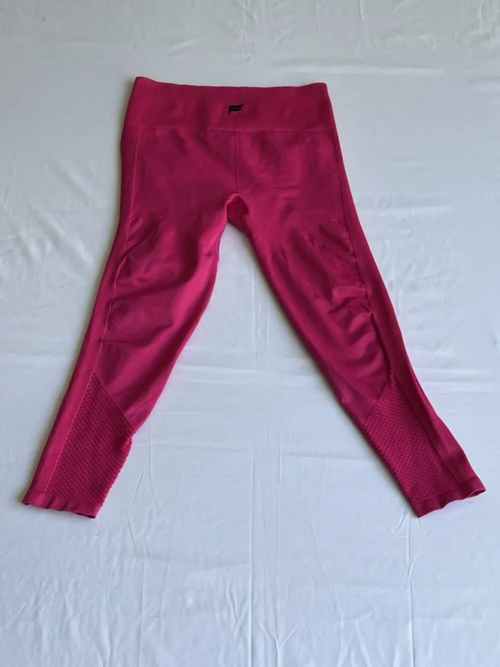 Fabletics Seamless Leggings Hot Pink Magenta Logo Waistband Capri Crop GUC‎ S/M